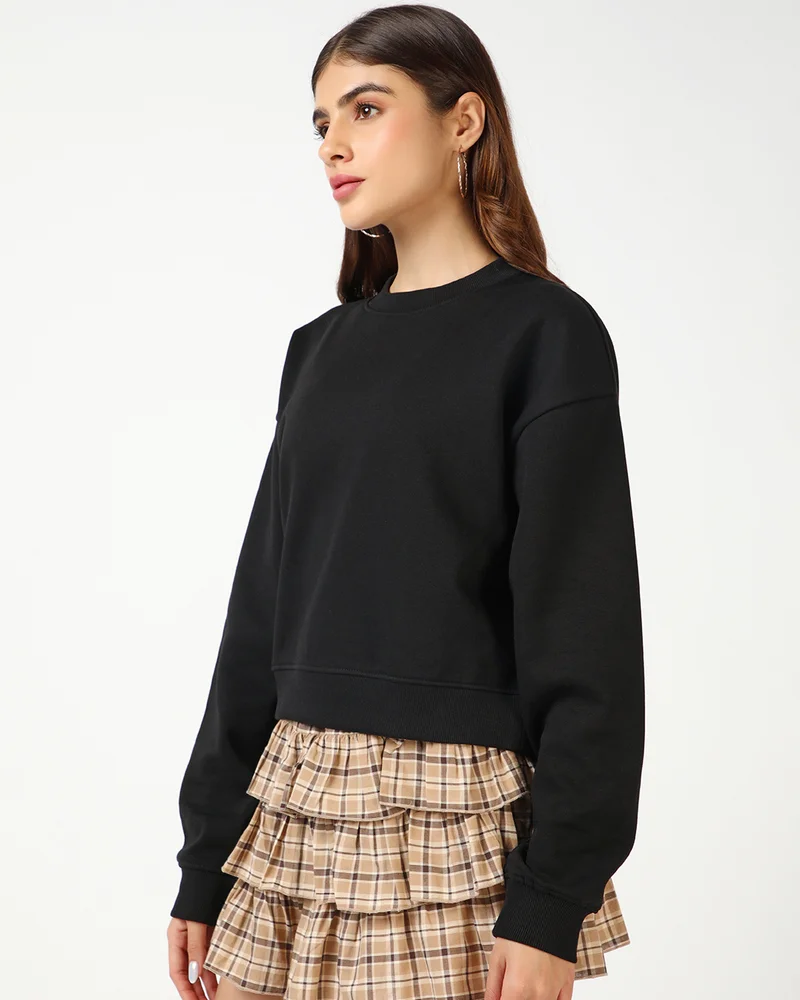 بيواكوف Women's Jet Black Oversized Crop Sweatshirt